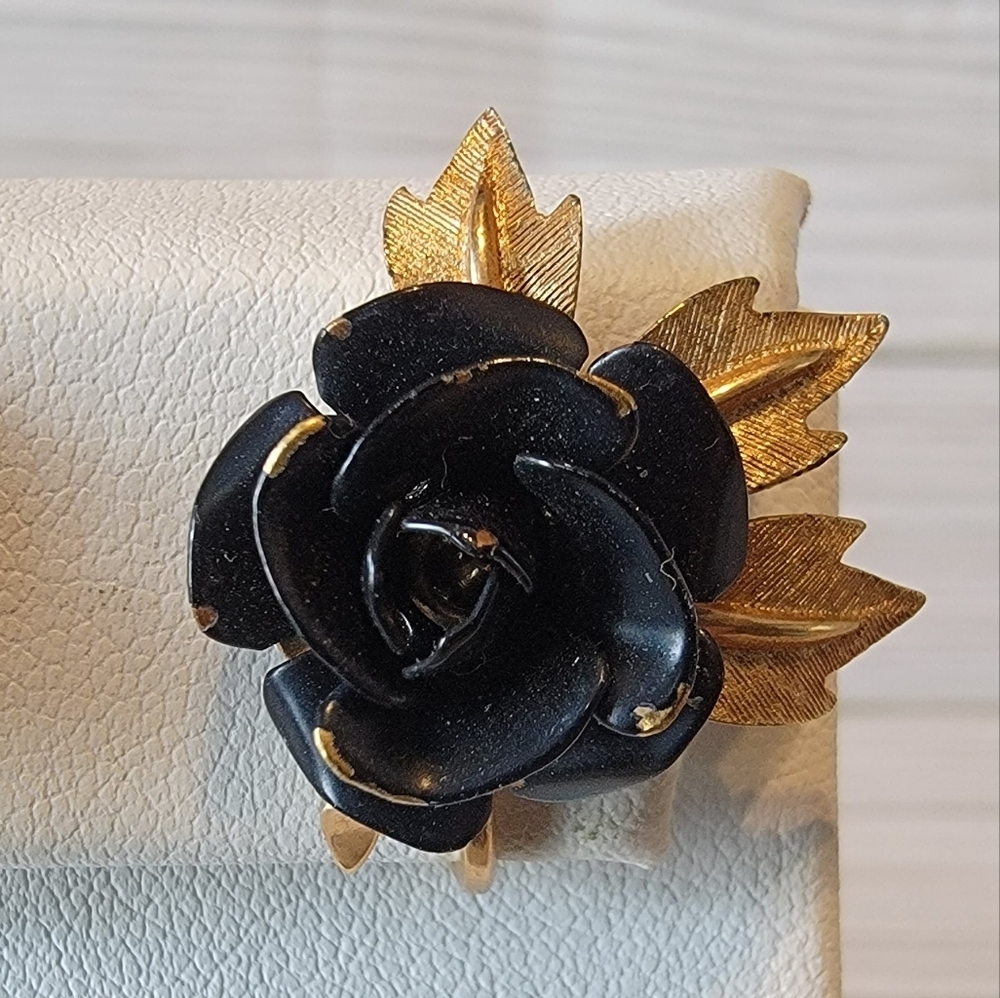 Vintage Trifari Black Enamel Rose Gold Tone Leaf Clip On Earrings